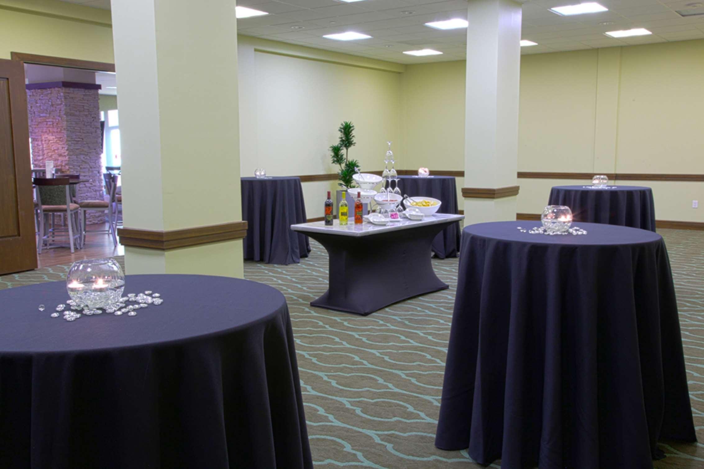 Embassy Suites By Hilton Dallas Market Center Restoran gambar