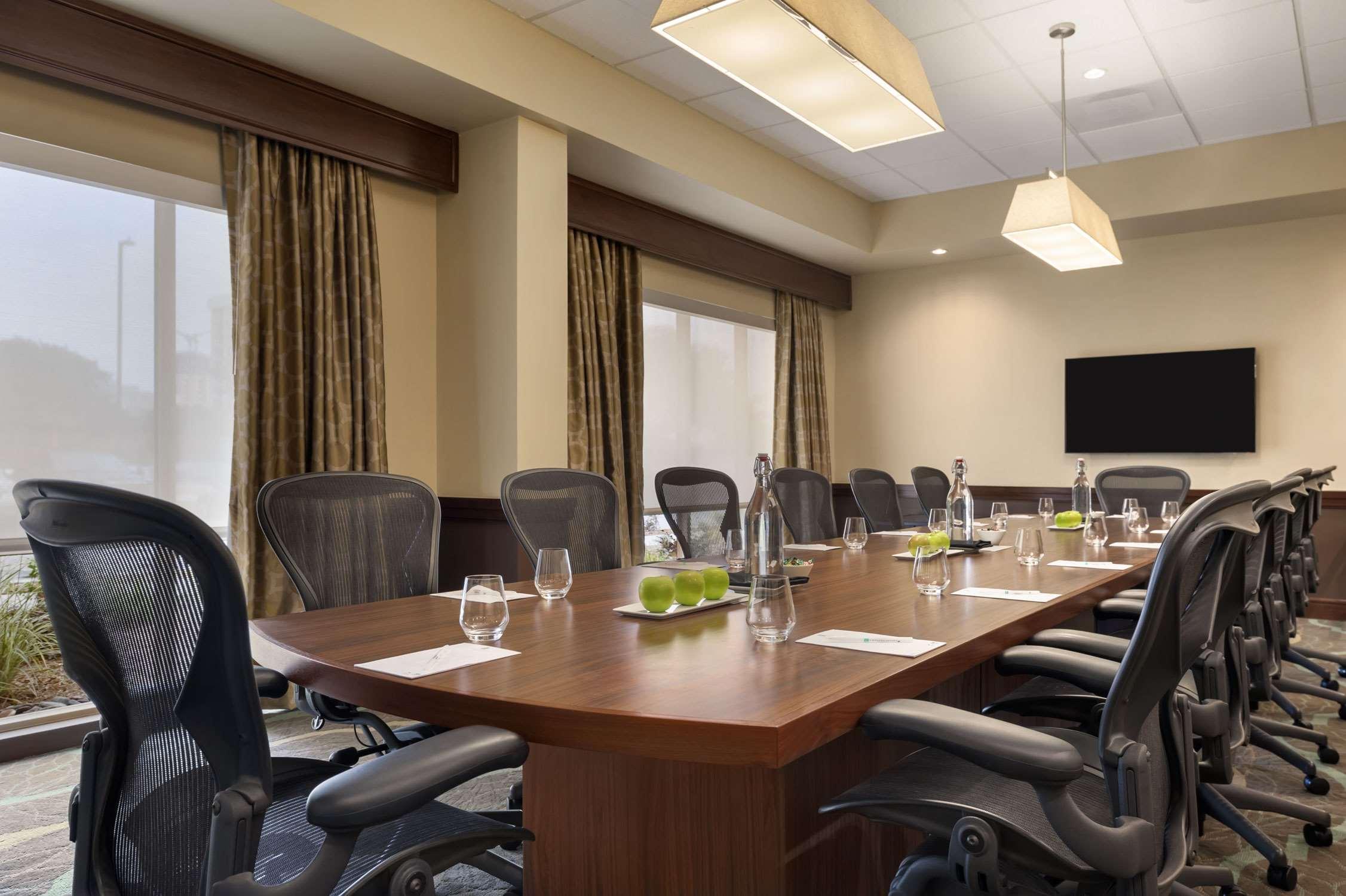 Embassy Suites By Hilton Dallas Market Center Perniagaan gambar