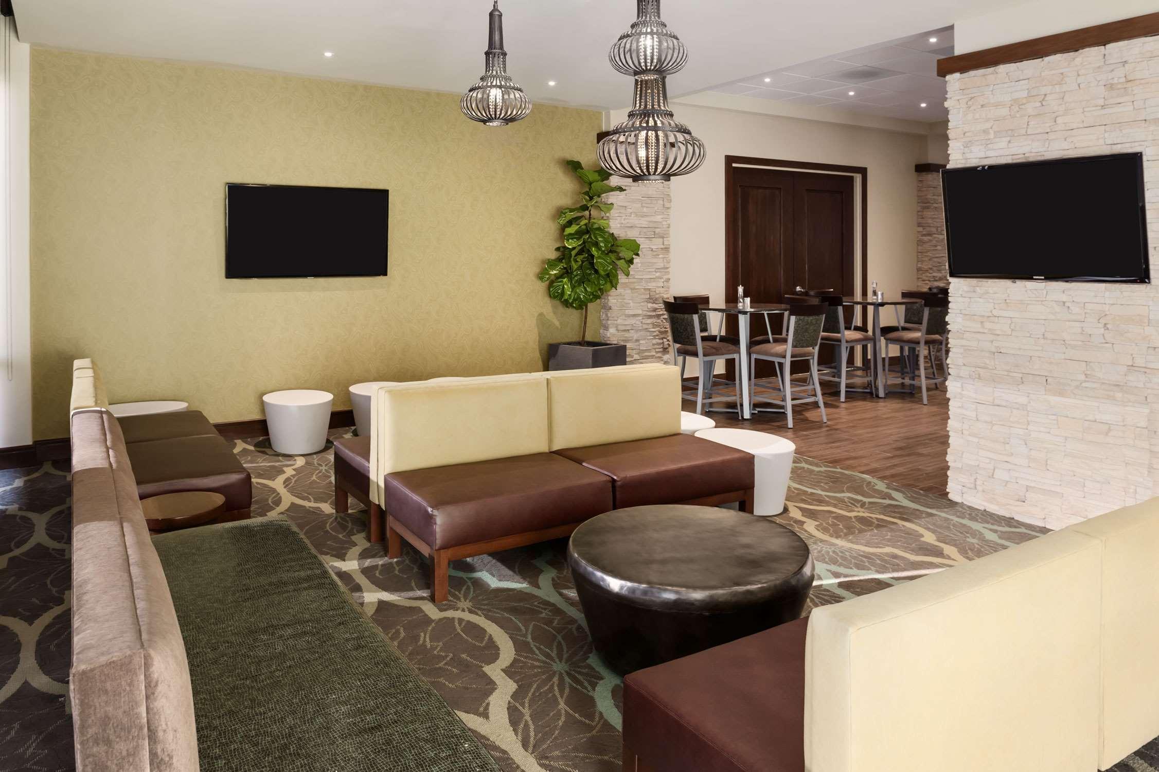Embassy Suites By Hilton Dallas Market Center Restoran gambar