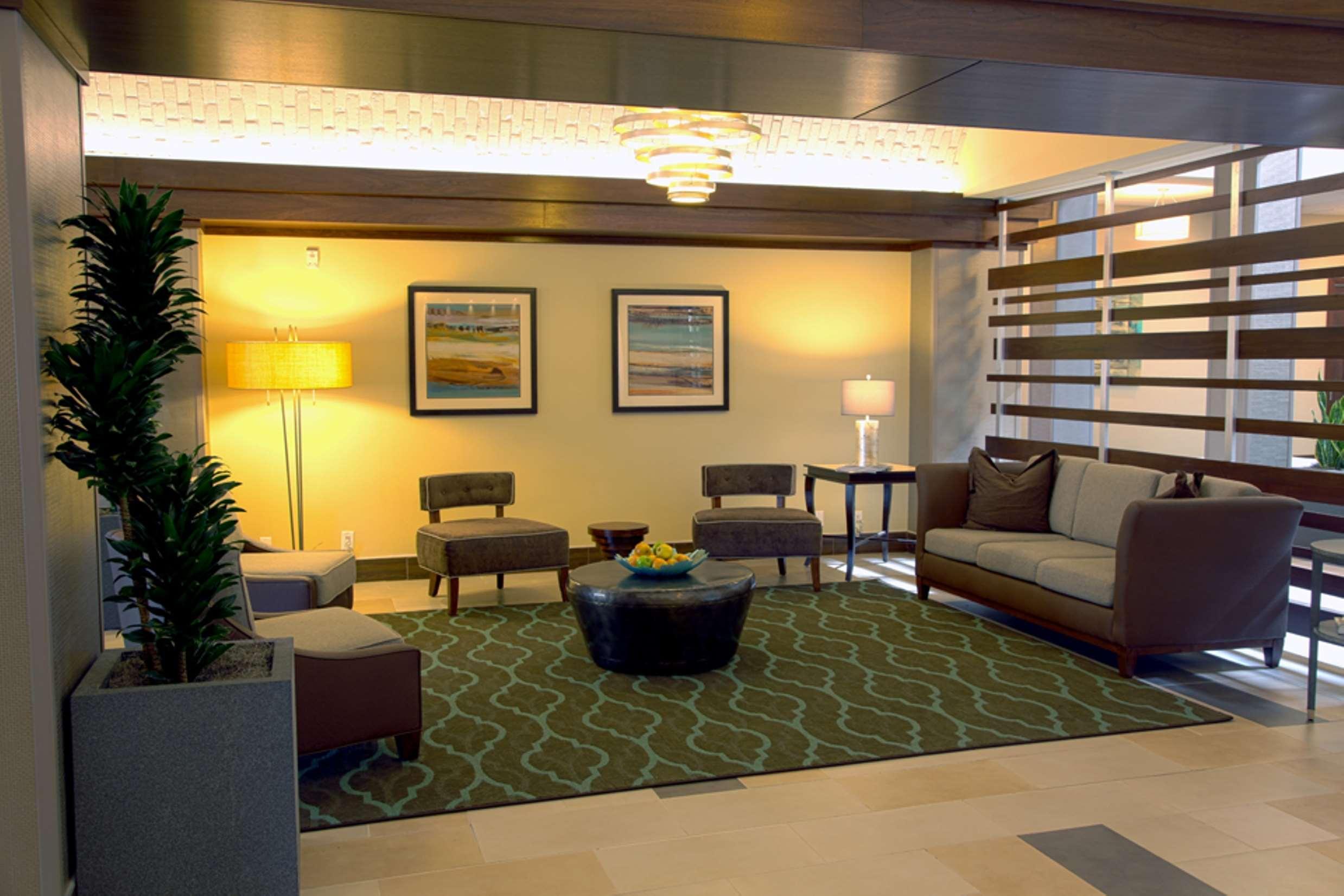 Embassy Suites By Hilton Dallas Market Center Dalaman gambar