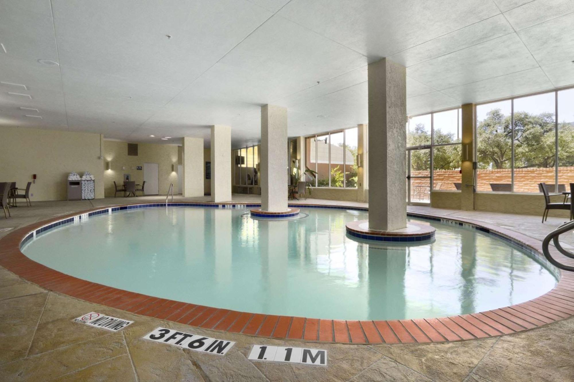 Embassy Suites By Hilton Dallas Market Center Luaran gambar