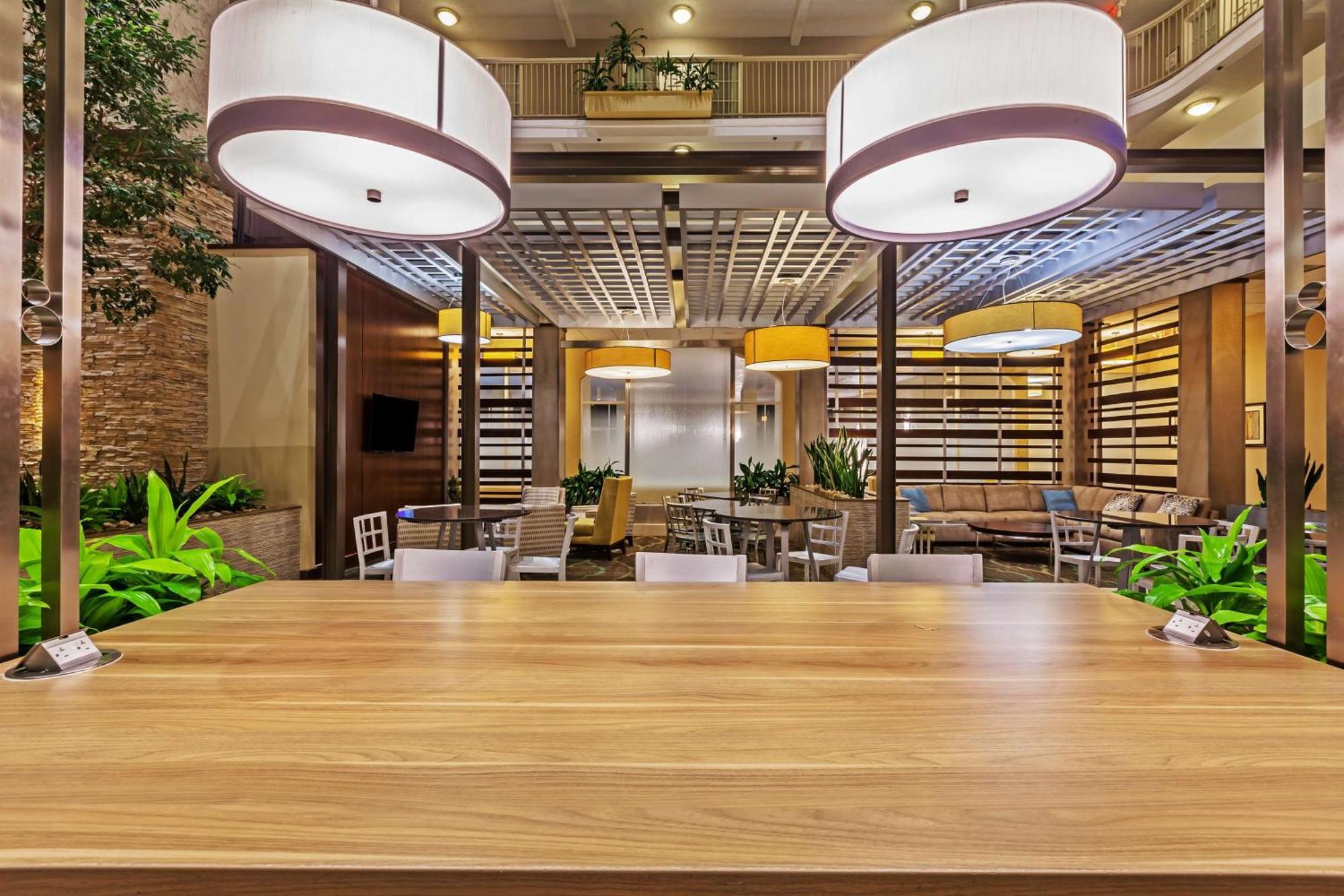 Embassy Suites By Hilton Dallas Market Center Luaran gambar