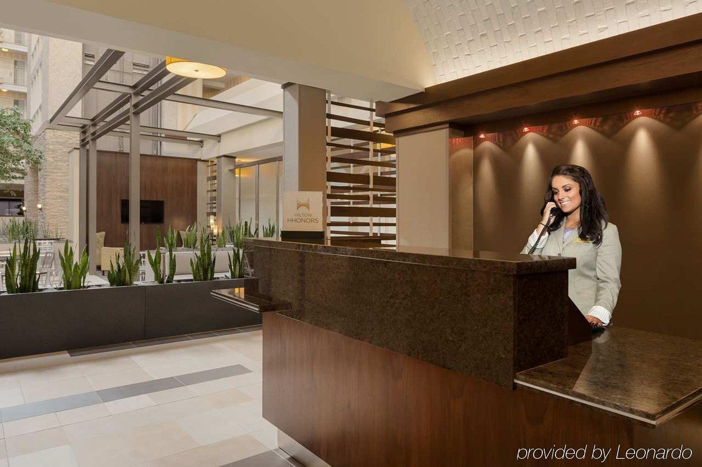 Embassy Suites By Hilton Dallas Market Center Dalaman gambar